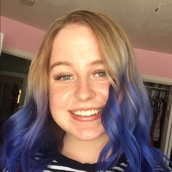 Meet your Posher, Camille - Picture 1 of 1